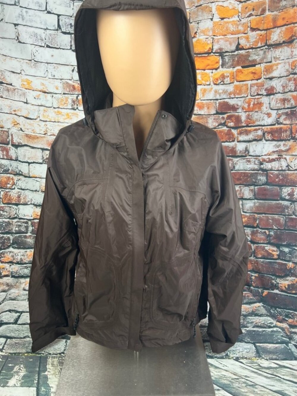 Columbia Sportswear Titanium hooded rain jacket